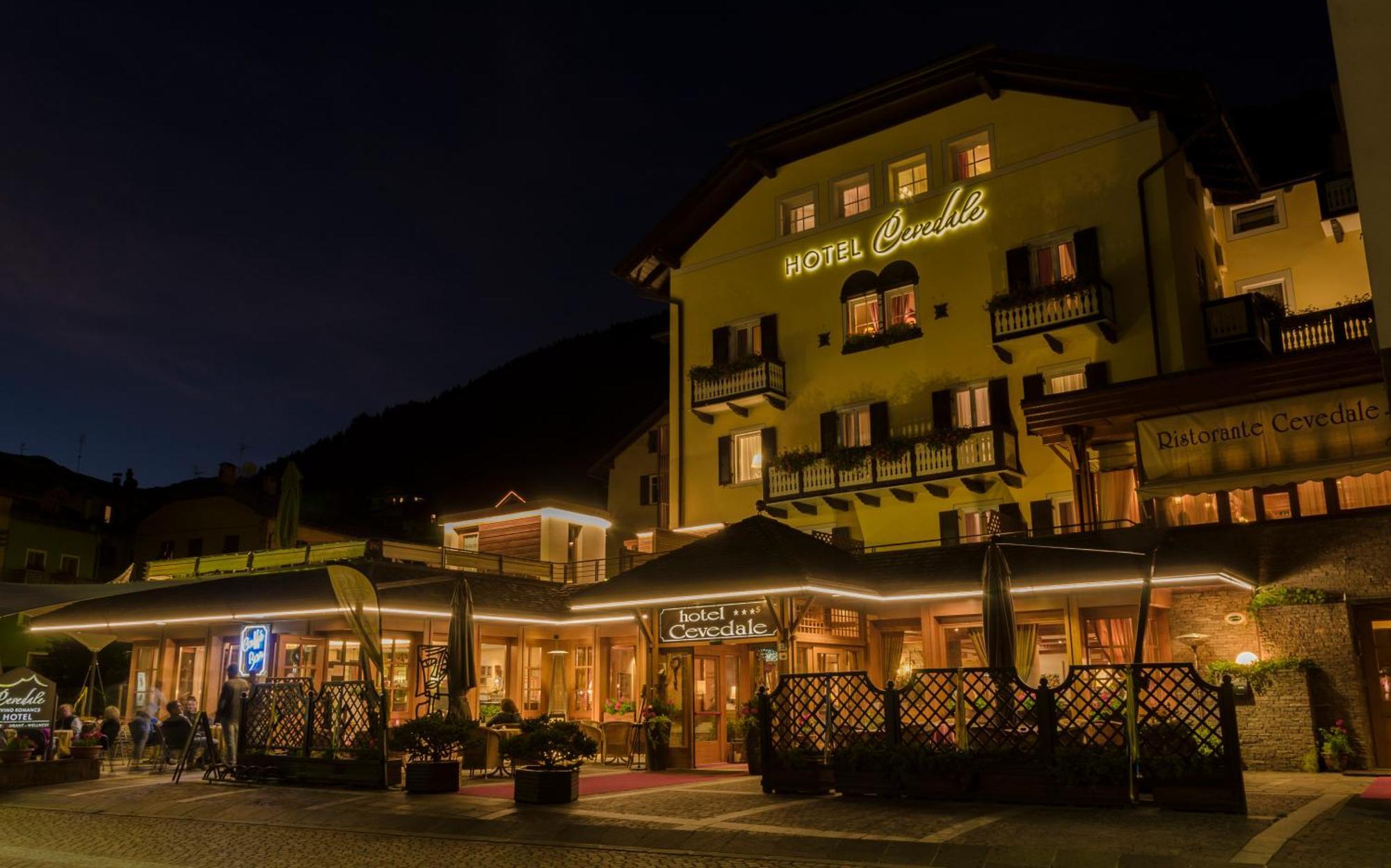 Hotel Cevedale Living Romance Hotel コゴロ エクステリア 写真