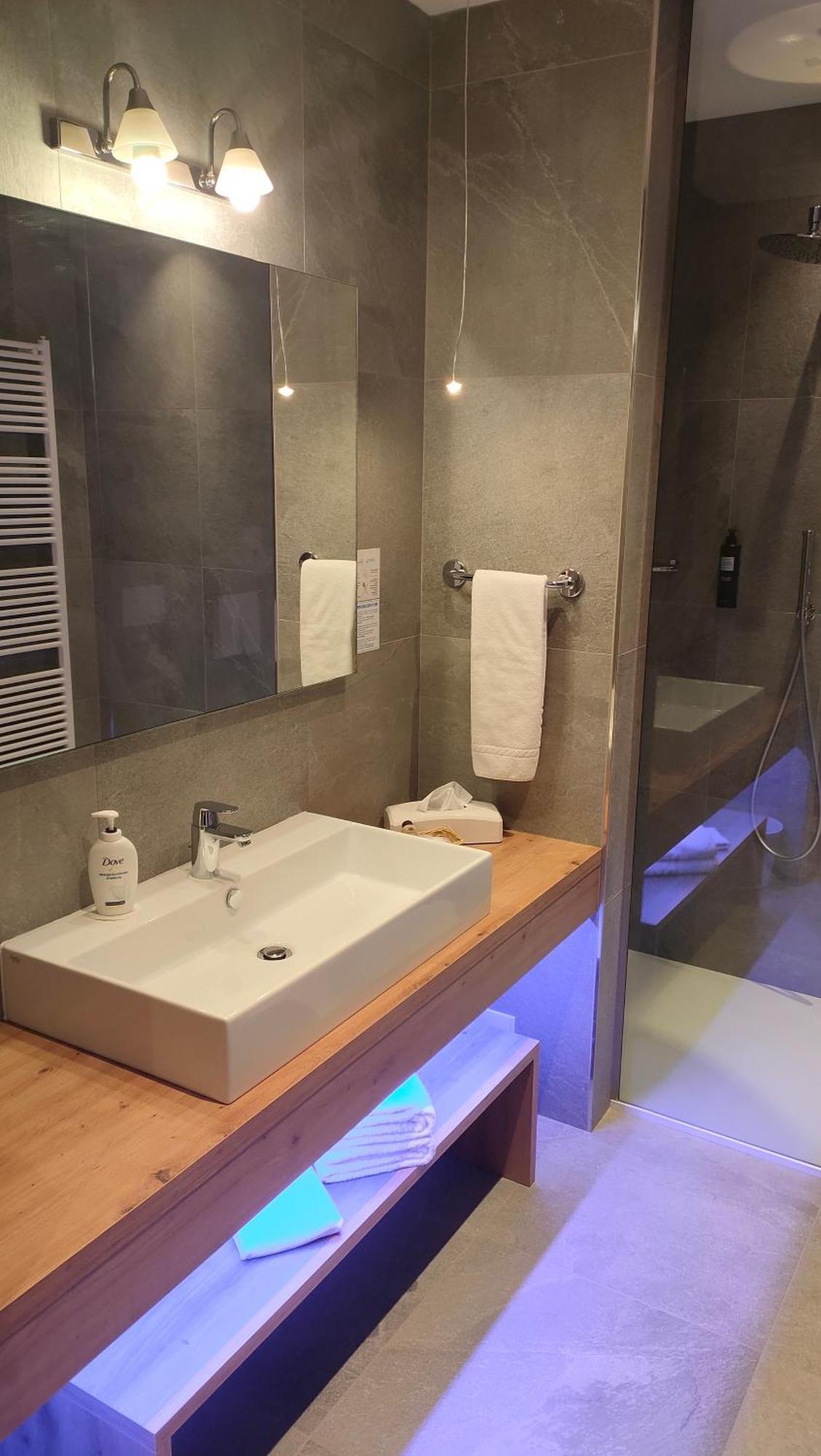 Hotel Cevedale Living Romance Hotel コゴロ エクステリア 写真