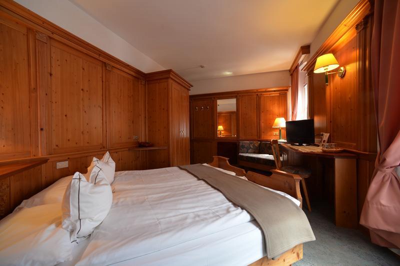 Hotel Cevedale Living Romance Hotel コゴロ エクステリア 写真