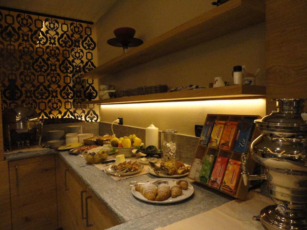Hotel Cevedale Living Romance Hotel コゴロ エクステリア 写真