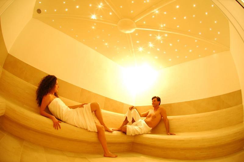 Hotel Cevedale Living Romance Hotel コゴロ エクステリア 写真