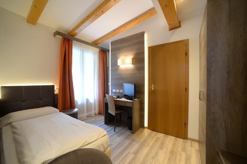 Hotel Cevedale Living Romance Hotel コゴロ エクステリア 写真