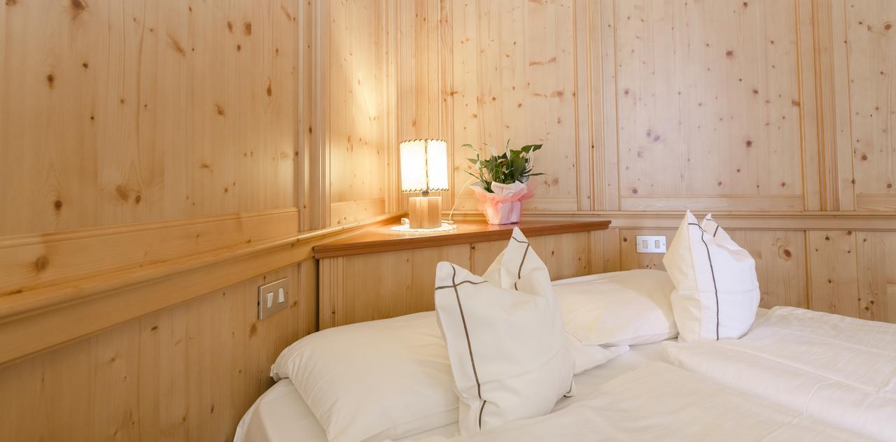 Hotel Cevedale Living Romance Hotel コゴロ エクステリア 写真