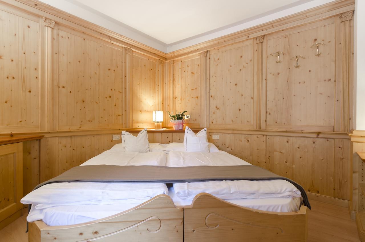 Hotel Cevedale Living Romance Hotel コゴロ エクステリア 写真